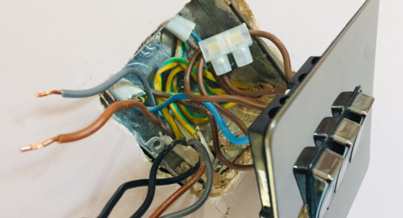 Why It's So Important to Make Sure Metal Light Fittings and Switches Are Earthed in Your South Yorkshire Home - MP Electrical
